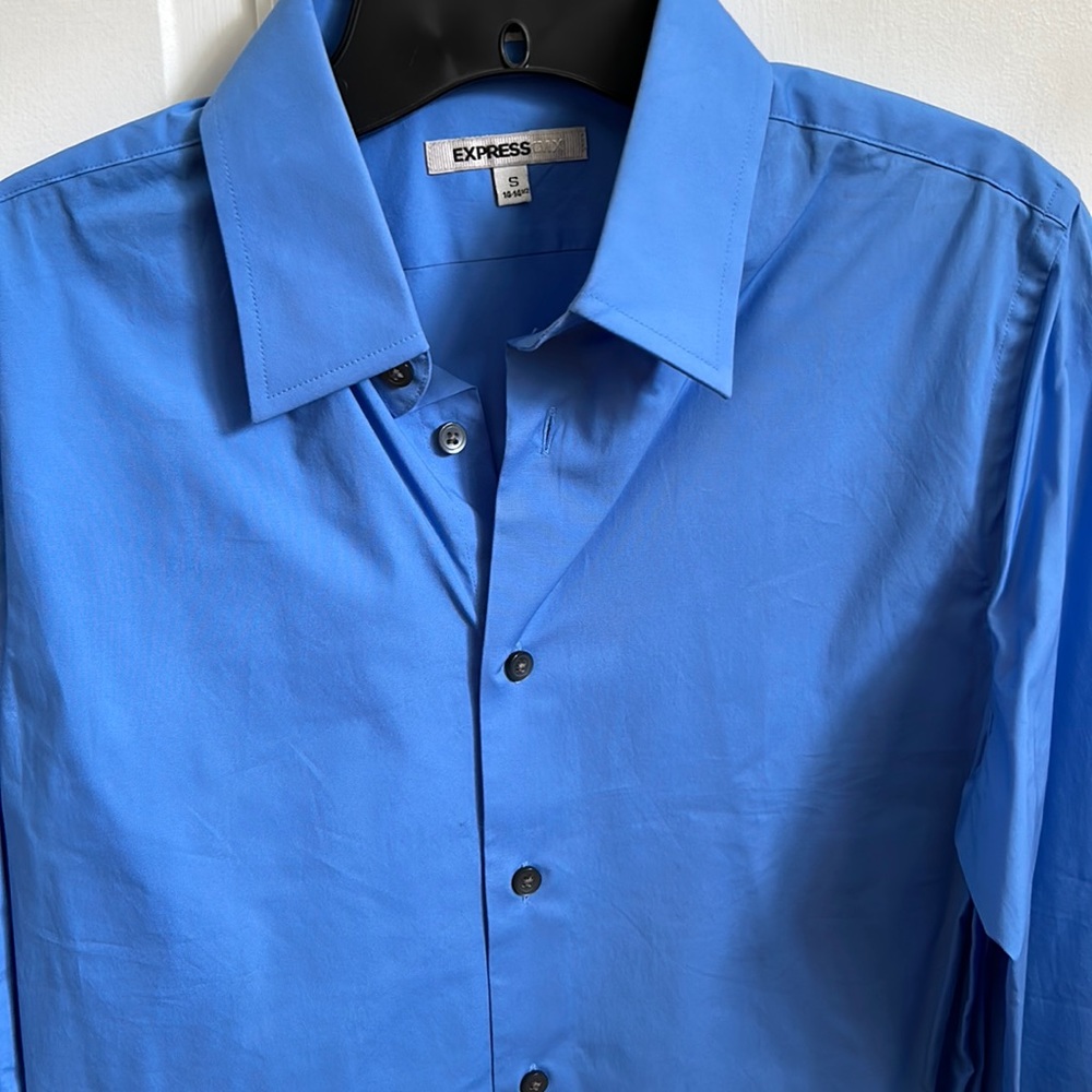Express Fitted long sleeve button down shirt size Small 14-14 1/2